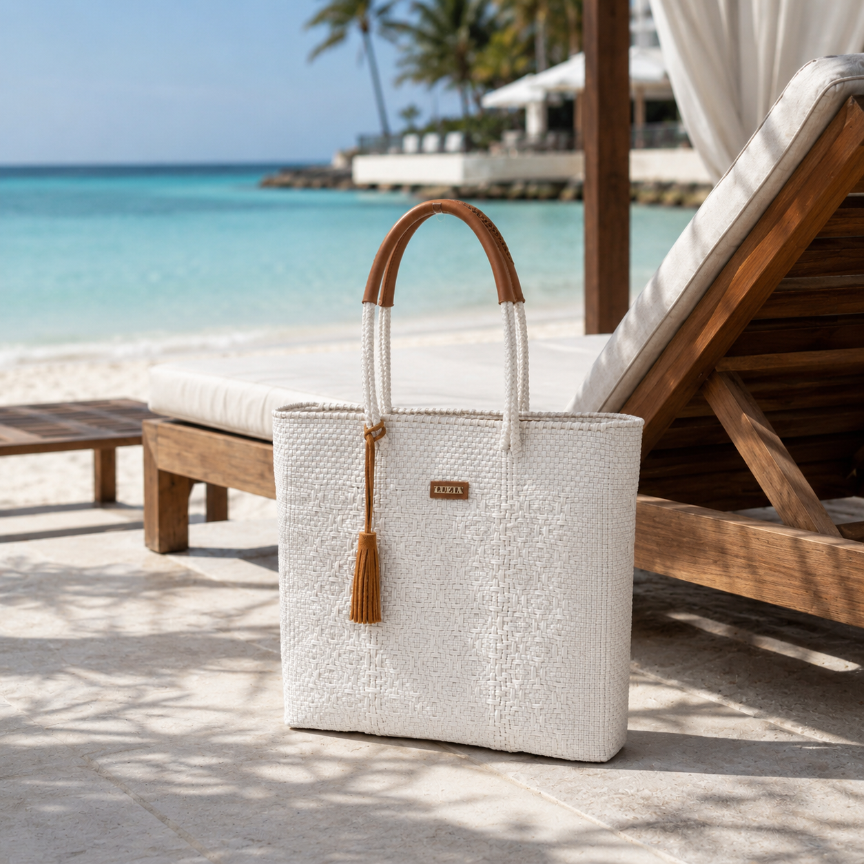 Shoulder Tote Solid Multi-Diamond White