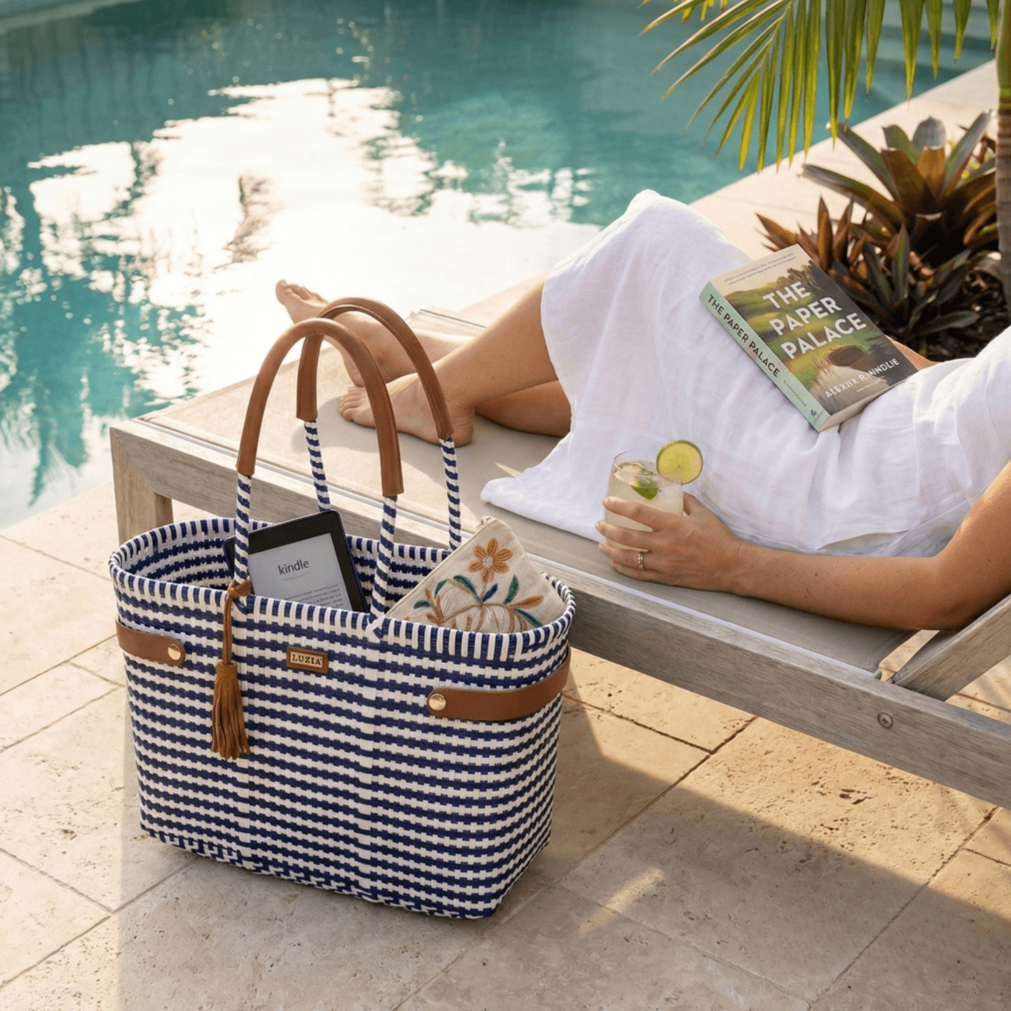 Open Basket Medium Lines Navy Blue White