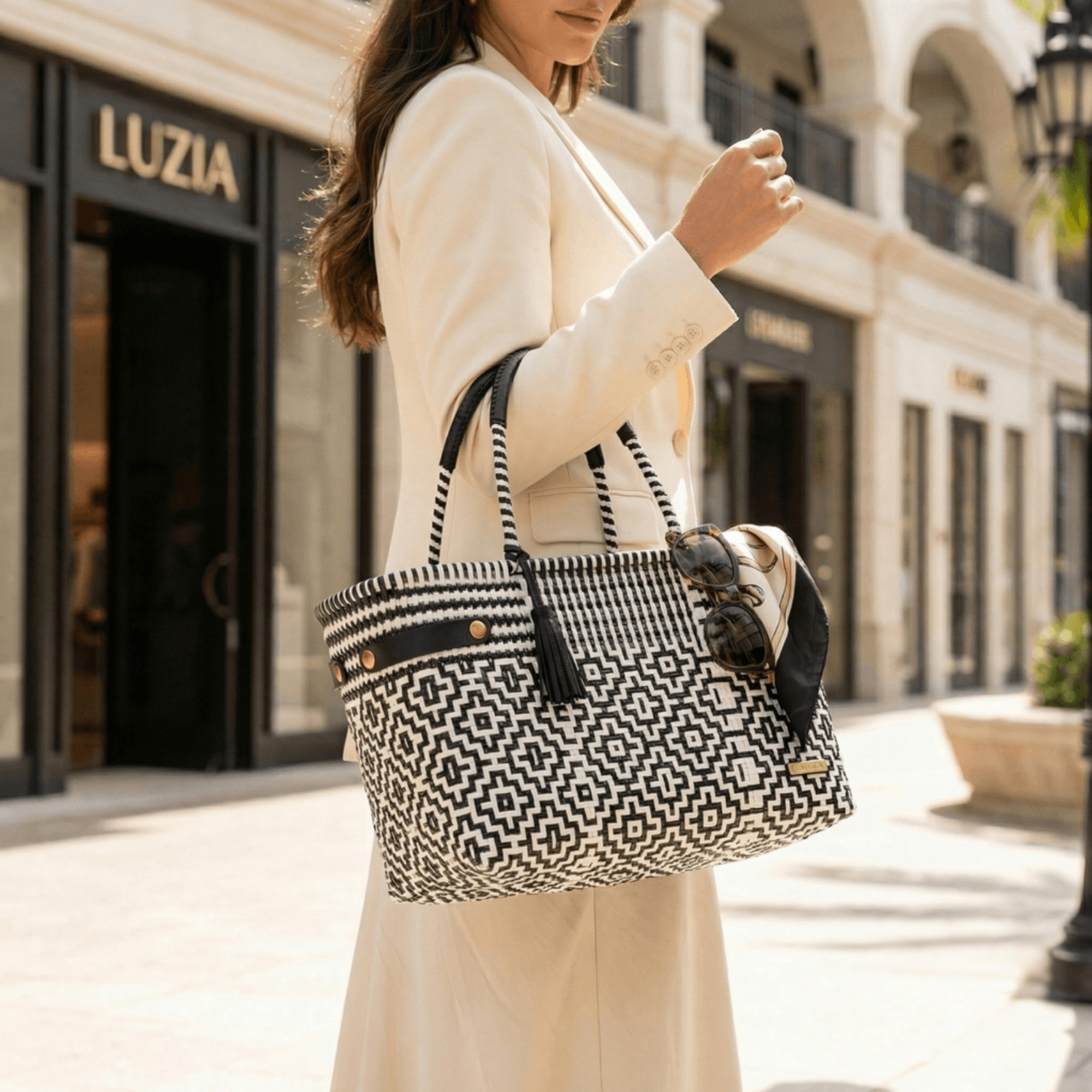 Open Basket Jumbo Cross Diamond Black White
