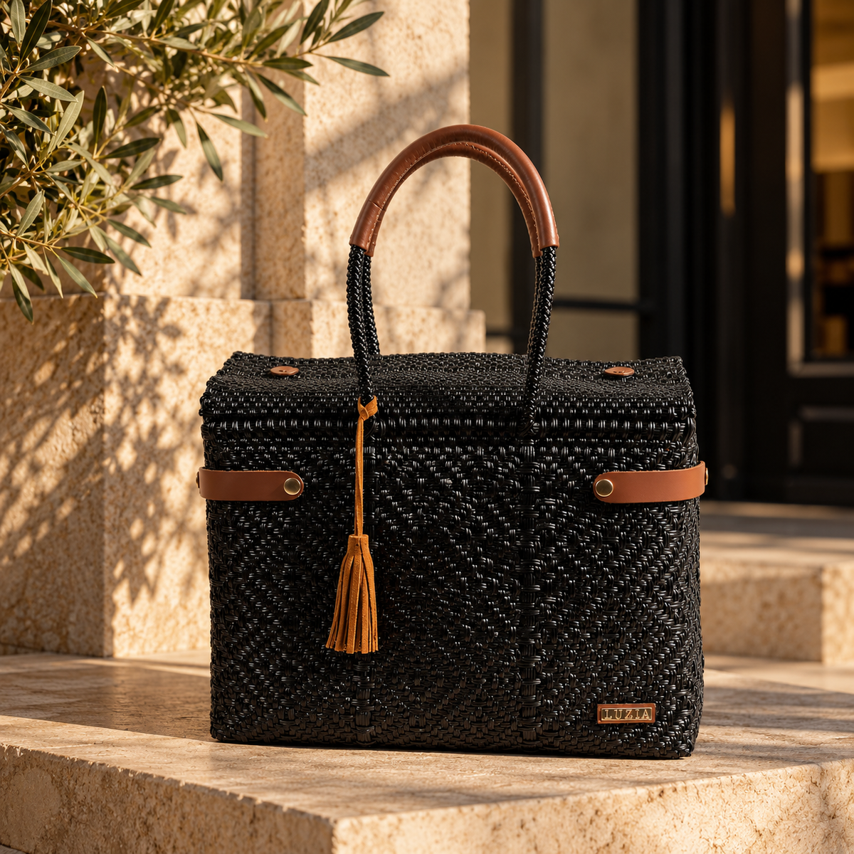 Closed Basket Jumbo Braided Solid Black (Leather Cognac)