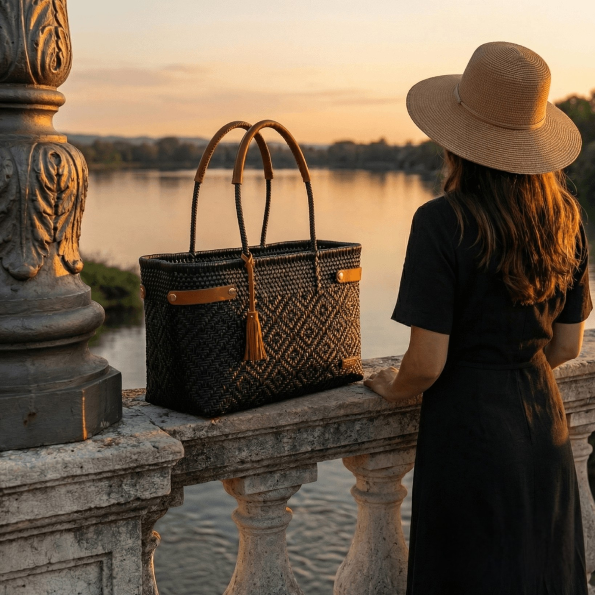 Open Basket Jumbo Braided Solid Black (Leather Cognac)